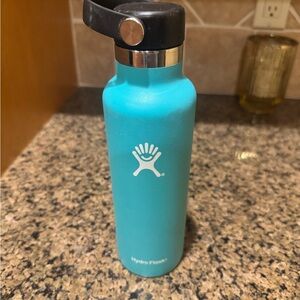 Hydro Flask Aqua Bottle with Black Lid